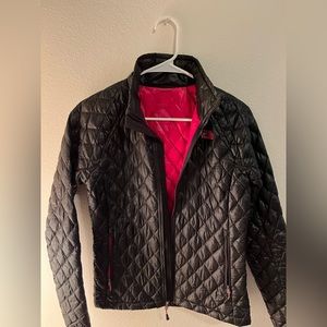 The North Face Black/Pink puffer jacket. Extra Small